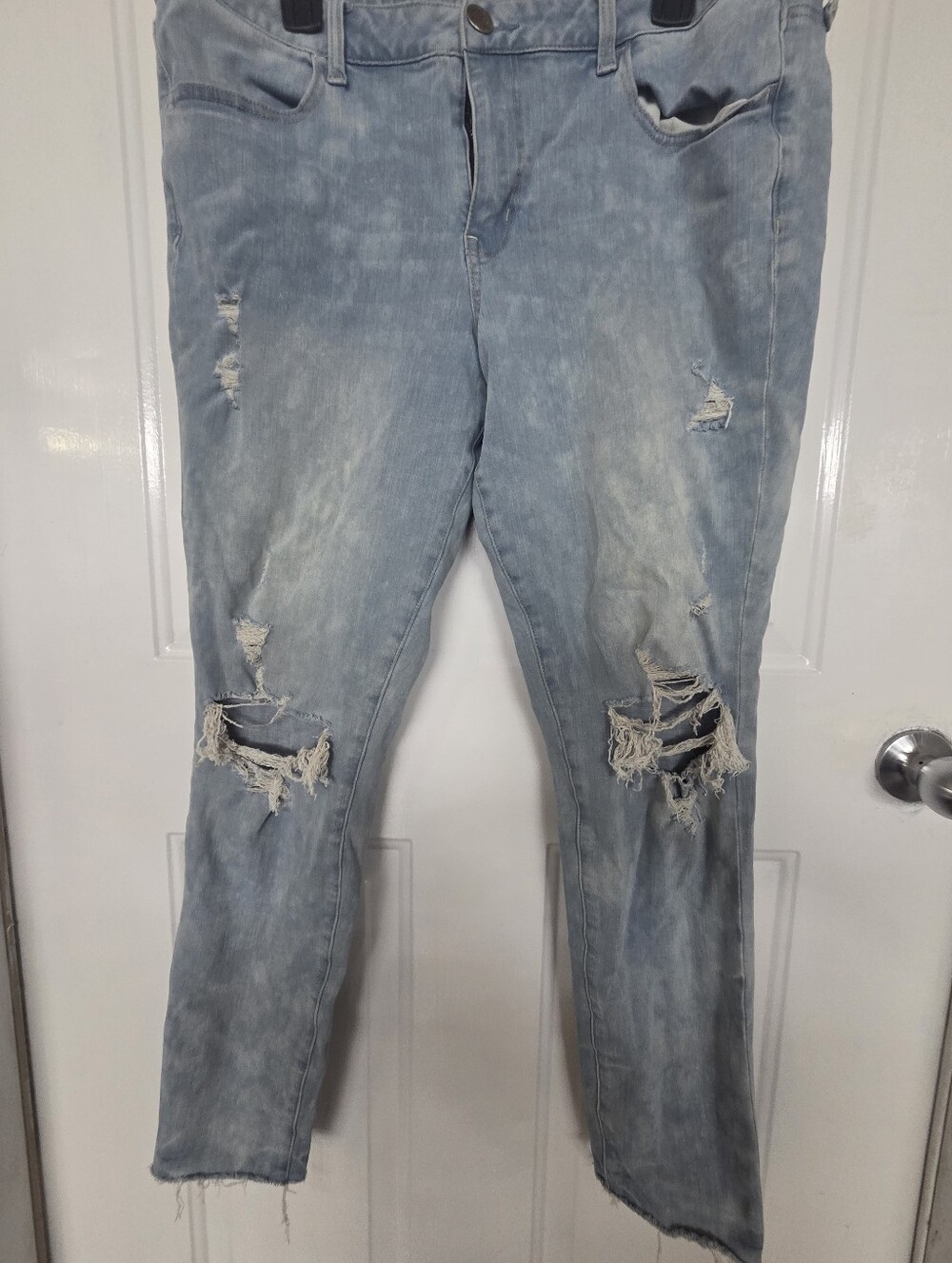 American Eagel Light Blue Distressed Ripped Jean jeggings super stetch 18 long